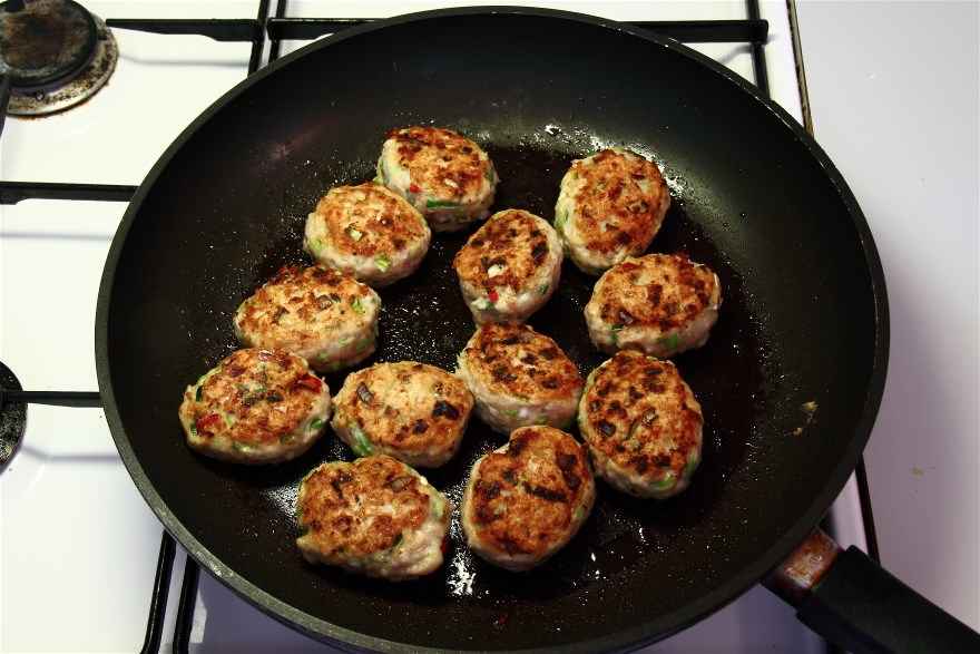 Kyllingefrikadeller med lækker kartoffelmos ... klik for at komme tilbage