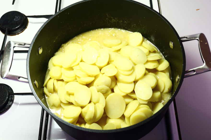 Varm kartoffelsalat med pølser ... klik for at komme tilbage