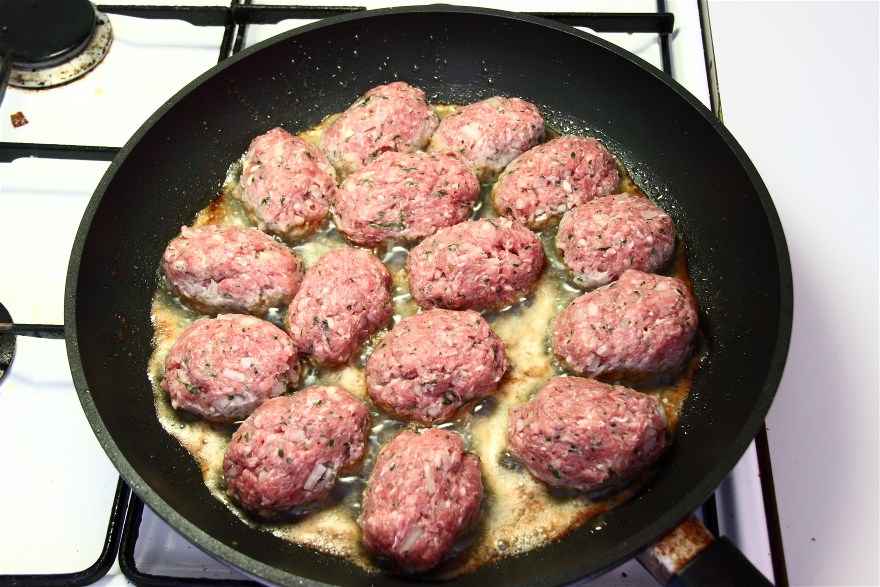 Græske frikadeller med tzatziki og ovnbagte kartofler ... klik for at komme tilbage