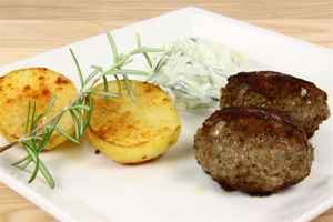 Græske frikadeller med tzatziki og ovnbagte kartofler, billede 4