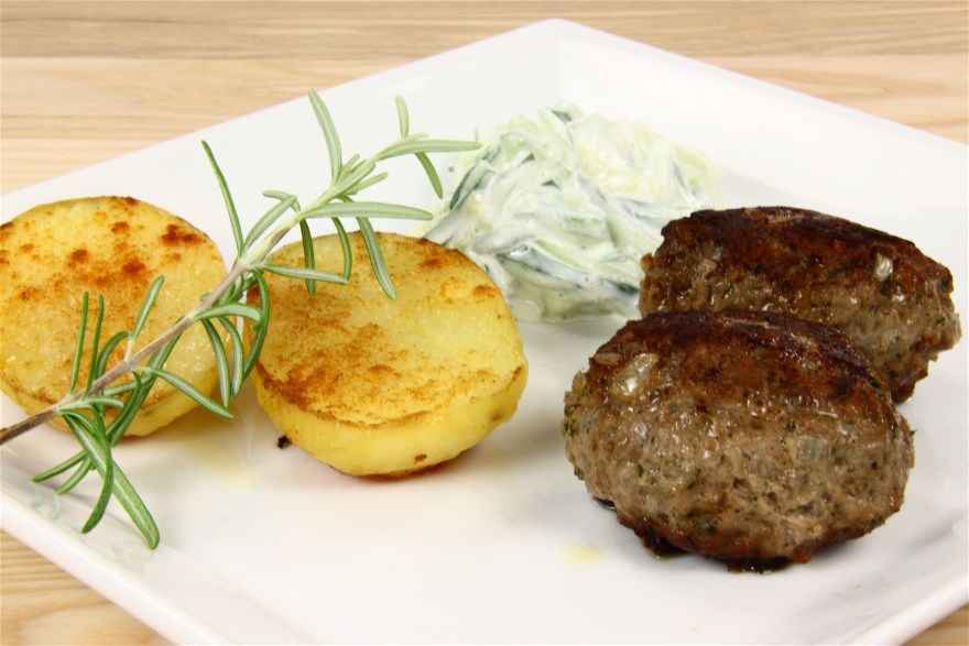 Græske frikadeller med tzatziki og ovnbagte kartofler ... klik for at komme tilbage