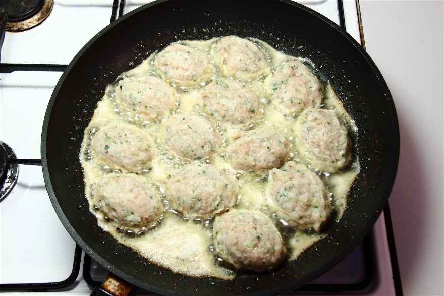 Kyllingefrikadeller 04 ... klik for at komme tilbage