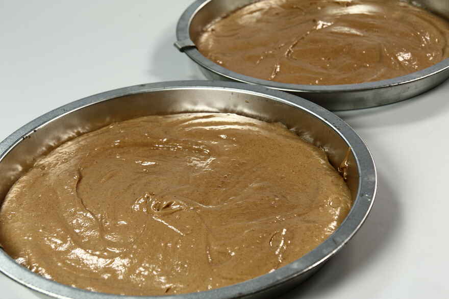 Gammeldags brun lagkage med smørcreme ... klik for at komme tilbage