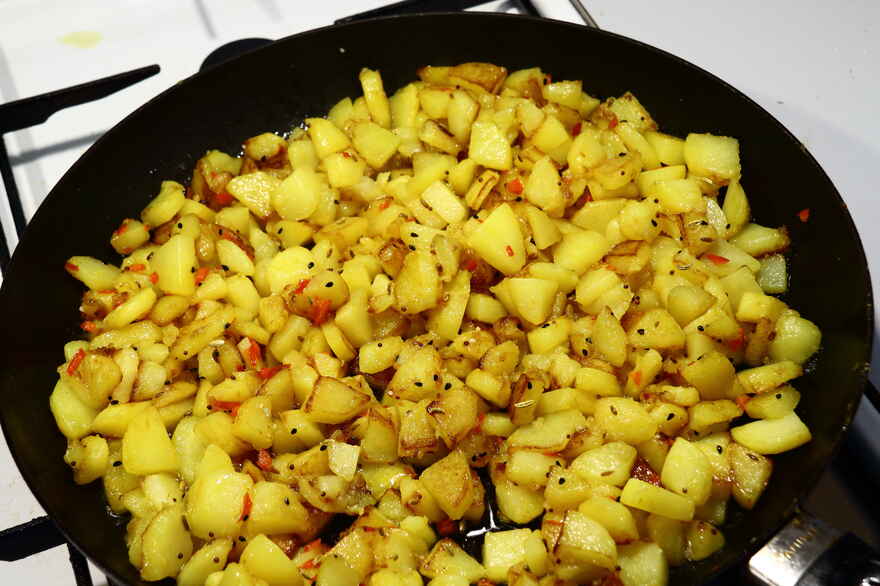 Panchphoran Aloo (kartofler i hele krydderier) ... klik for at komme tilbage