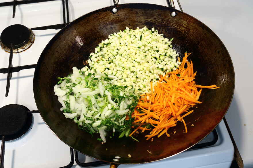 Chow Mein med nudler og grøntsager ... klik for at komme tilbage