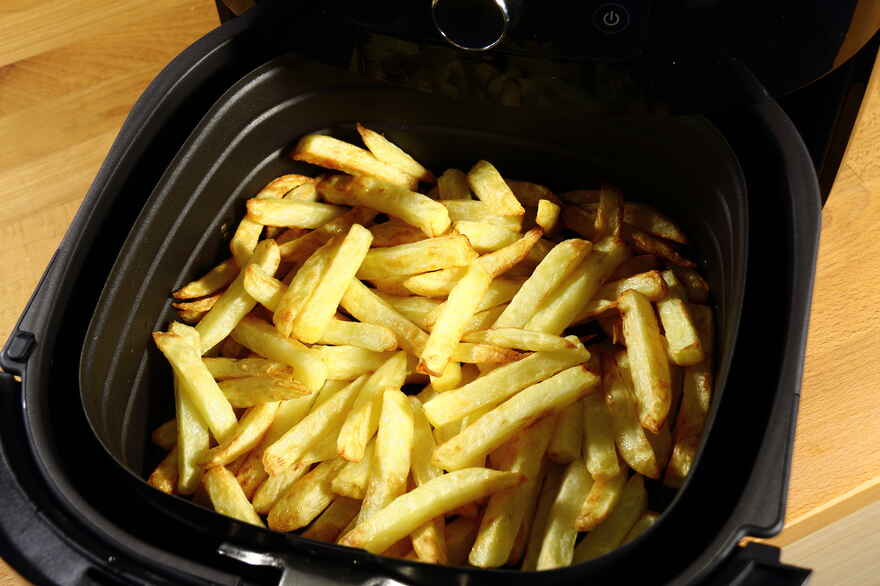 Pommes frites i airfryer - opskrift Alletiders Kogebog