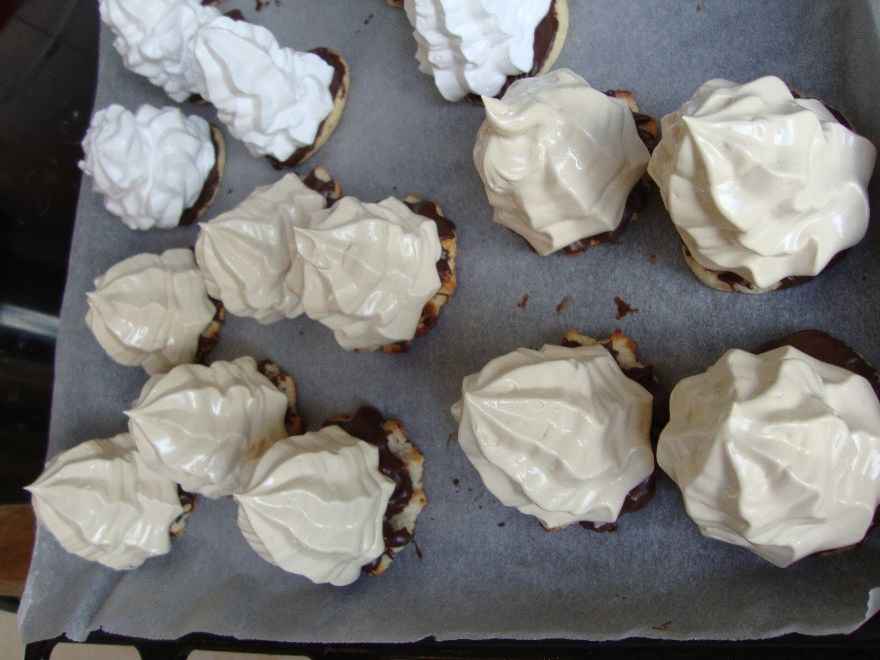 Nemme lakrids flødeboller med marcipanbund  ... klik for at komme tilbage