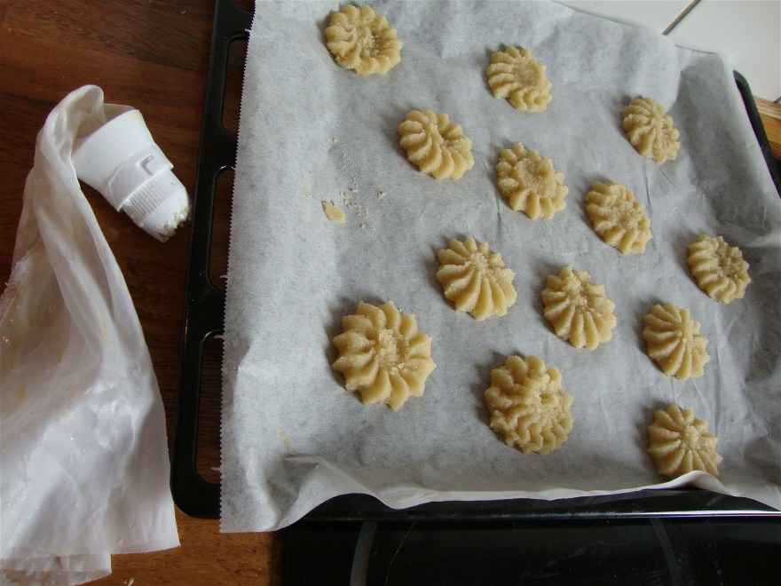 Hindbær flødeboller med marcipanbunde ... klik for at komme tilbage