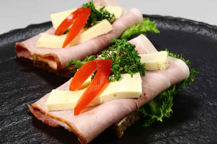 Smørrebrød med skinke og røræg ... klik for at komme tilbage