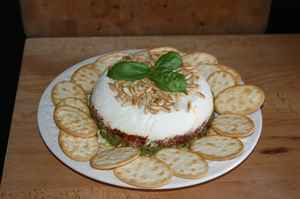 Appetizer med gedeost, pesto og soltørede tomater