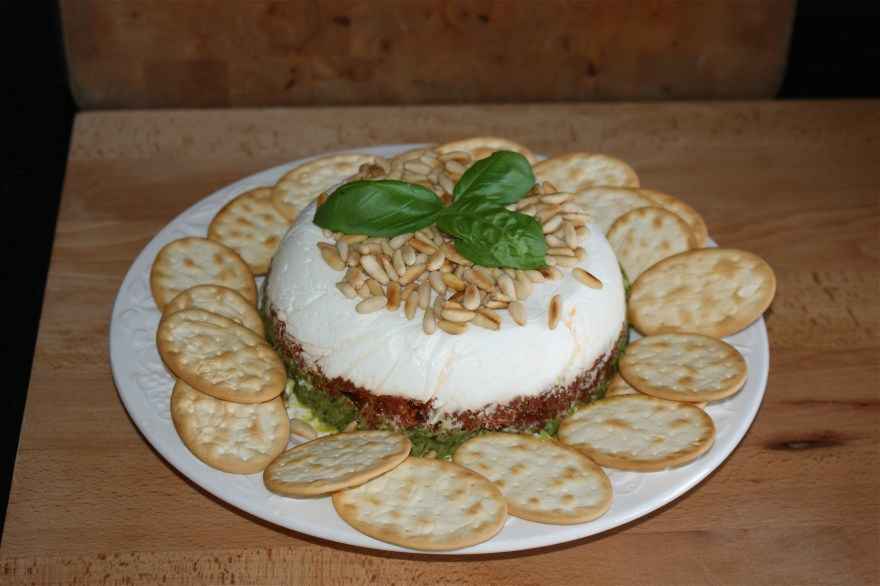 Appetizer med gedeost, pesto og soltørede tomater ... klik for at komme tilbage