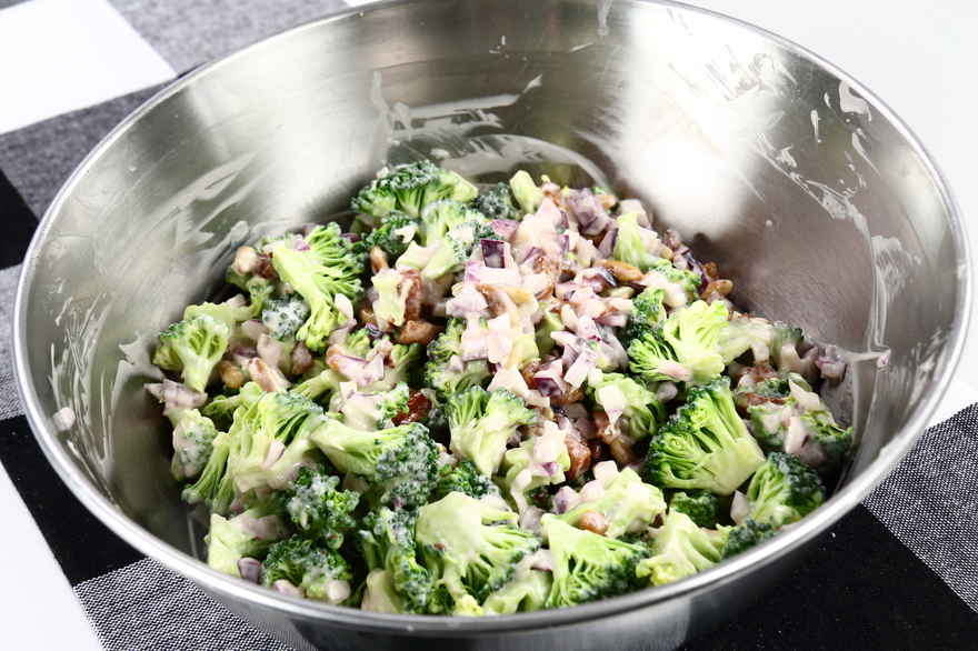 Broccolisalat med miracle whip ... klik for at komme tilbage