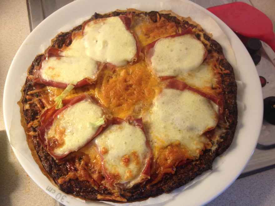 Lowcarb pizza på blomkålsbund ... klik for at komme tilbage