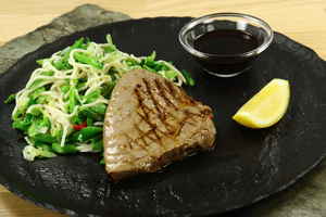 Marineret tunsteaks med varm nudelsalat, billede 4