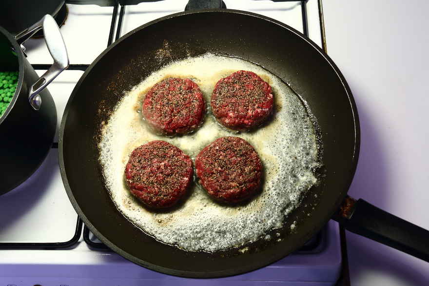 Hakket peberbøf af bison med ovnkartofler ... klik for at komme tilbage