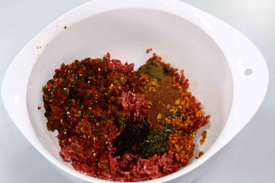 Lahmacun - tyrkisk pizza med krydret oksekød ... klik for at komme tilbage
