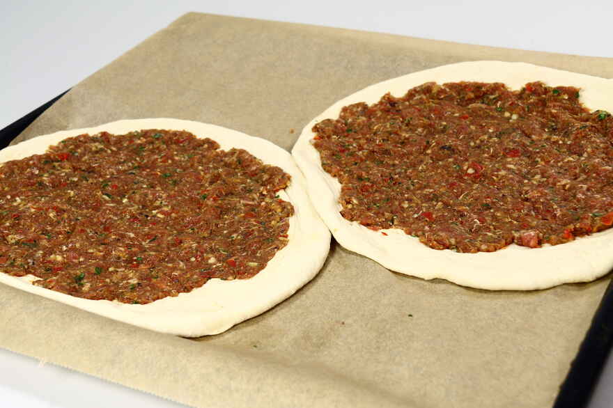 Lahmacun - tyrkisk pizza med krydret oksekød ... klik for at komme tilbage