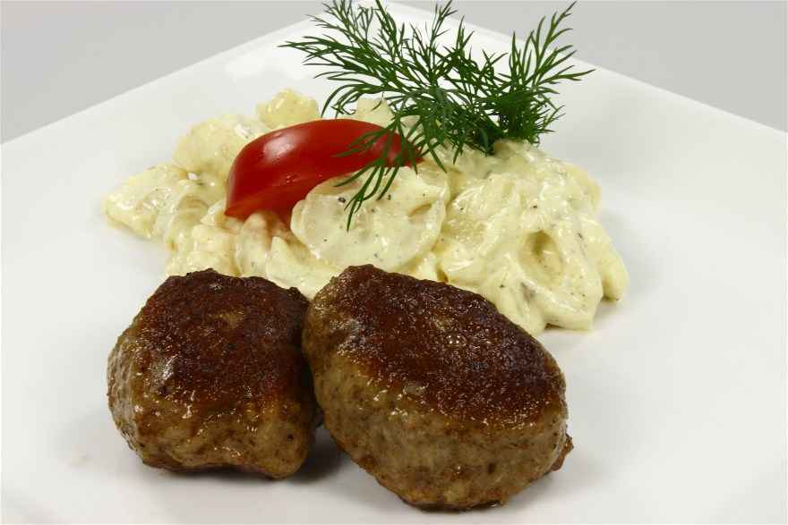 Krydderfrikadeller med fedtfattig kold kartoffelsalat ... klik for at komme tilbage