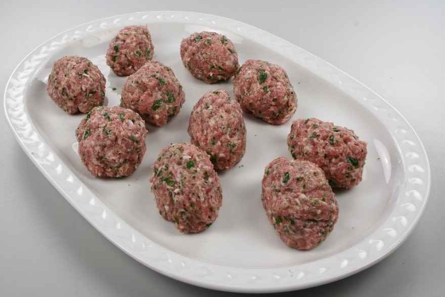 Sommerfrikadeller på grill med marinerede kartofler ... klik for at komme tilbage