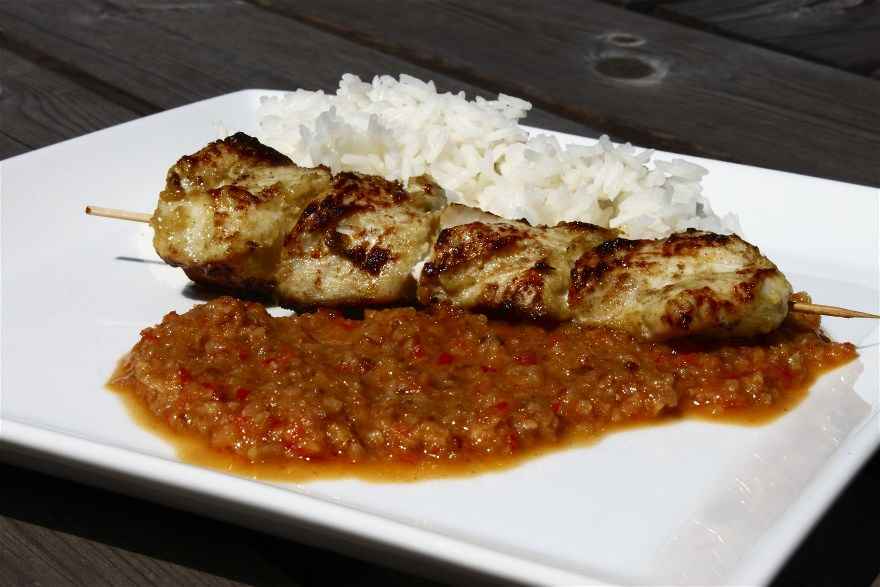 Grillspid med kyllingekød og satay sauce ... klik for at komme tilbage