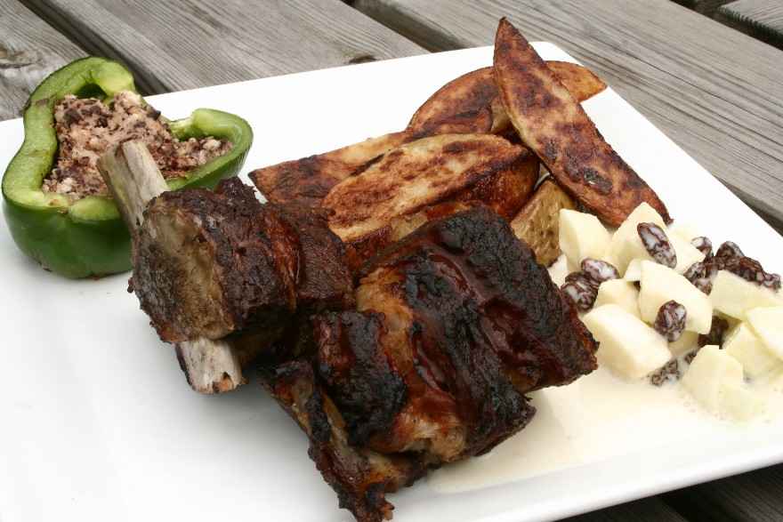 Grillede shortribs med grovfritter og æblesalat ... klik for at komme tilbage