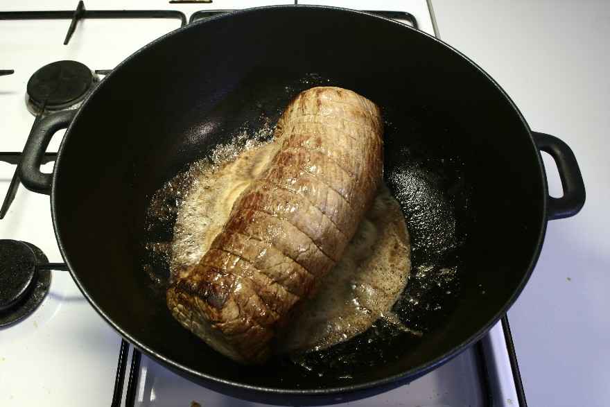 Roastbeef med basilikumcreme, ovngratinerede grøntsager ... klik for at komme tilbage