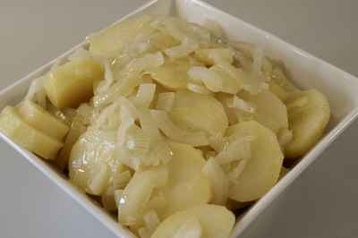 varm kartoffelsalat opskrift varm kartoffelsalat opskrift