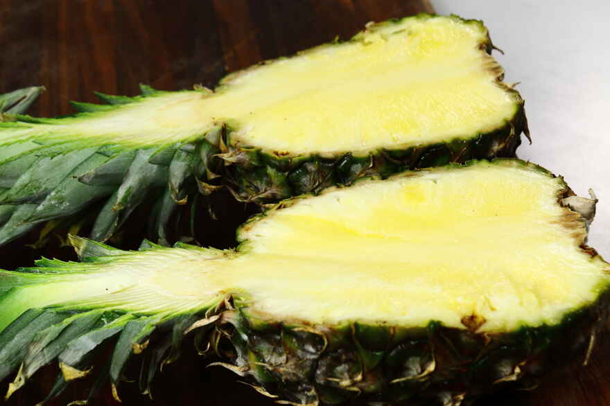 Eksotisk frugtsalat i ananas ... klik for at komme tilbage