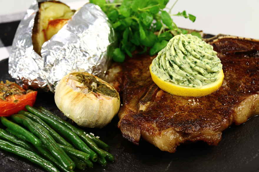 halvleder sagtmodighed uberørt T-bone steak - opskrift - Alletiders Kogebog