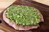 Broccolifyldt kalkunbryst med basilikumsauce, billede 1