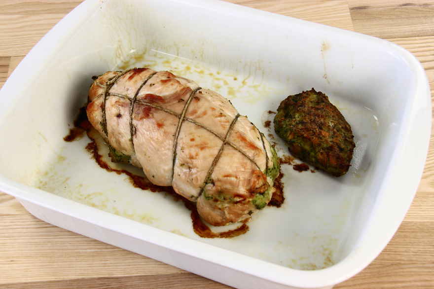 Broccolifyldt kalkunbryst med basilikumsauce ... klik for at komme tilbage