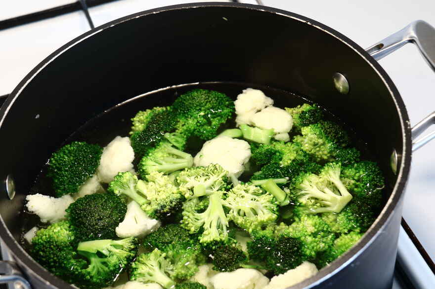 Blomkål/broccolisalat i sennepsdressing ... klik for at komme tilbage