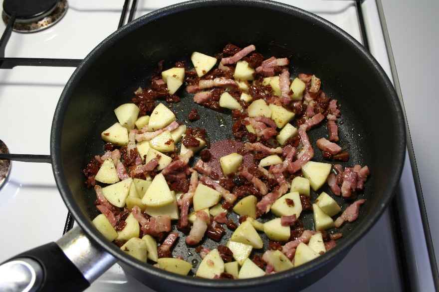 Fyldt svinemørbrad med æbler, bacon og soltørrede tomater ... klik for at komme tilbage