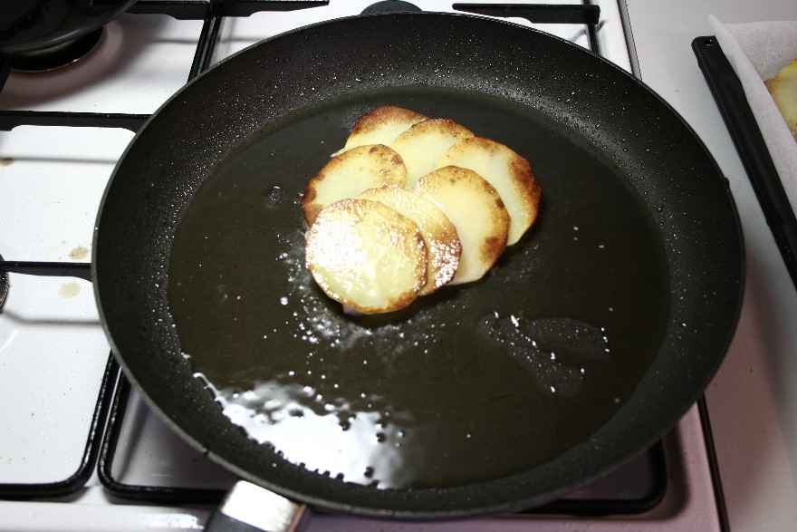 Kartoffelbagt mørksejfilet med auberginetatar og pesto ... klik for at komme tilbage
