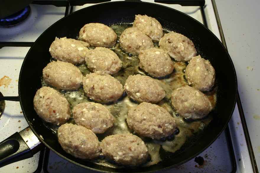 Kalkunfrikadeller med tzatziki og krydderkartofler ... klik for at komme tilbage