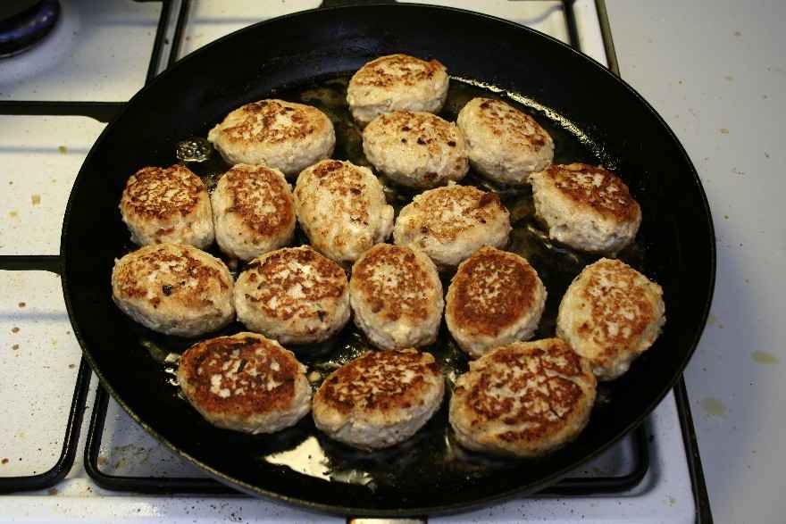 Kalkunfrikadeller med tzatziki og krydderkartofler ... klik for at komme tilbage