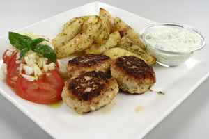 Kalkunfrikadeller med tzatziki og krydderkartofler, billede 4