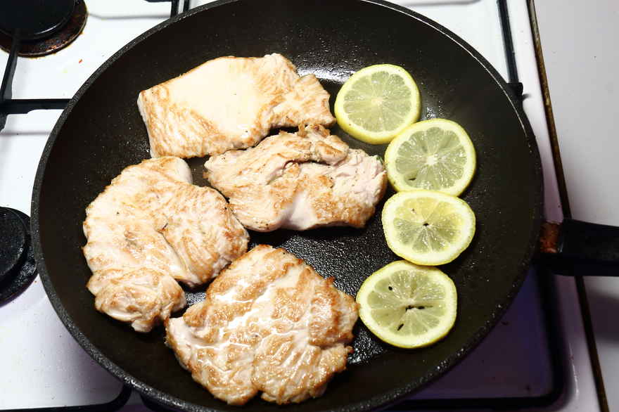 Citronstegt kalkunschnitzel med champignonsalat ... klik for at komme tilbage