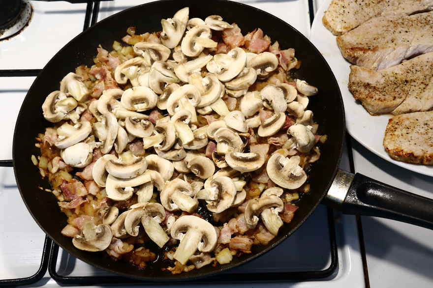 Ostegratineret skinkeschnitzel med svampe ... klik for at komme tilbage