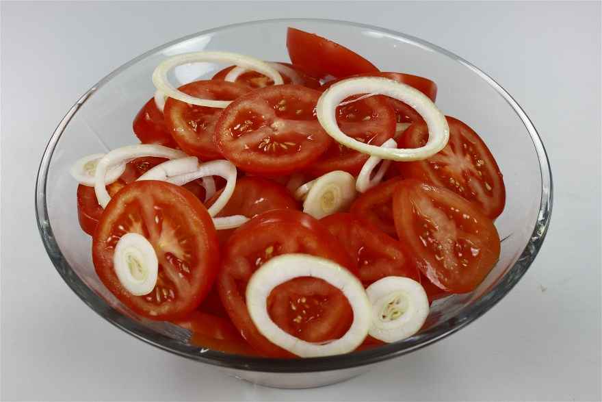 Tomatsalat med løg ... klik for at komme tilbage