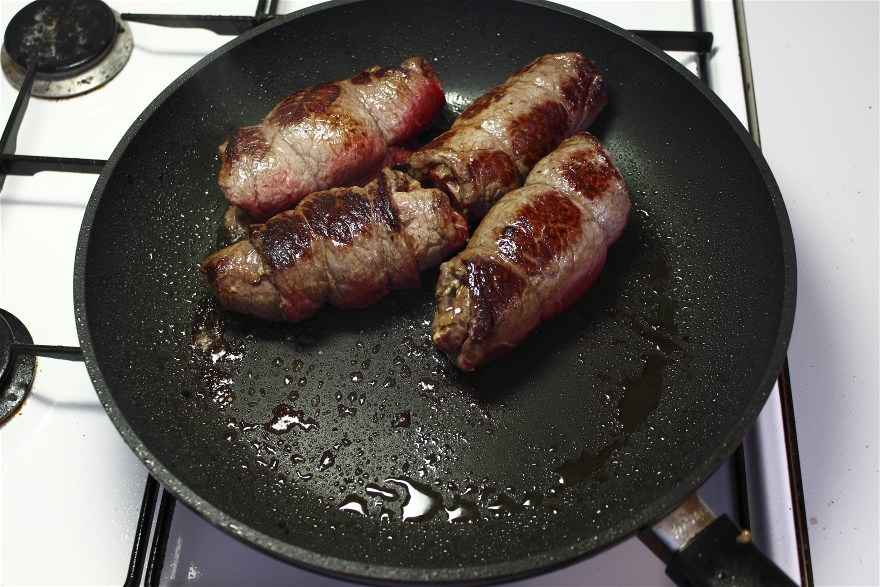 Venøsteaks med champignonsauce og broccolibuketter ... klik for at komme tilbage