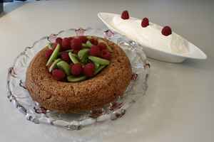 Dessert nøddekage med hindbær og softice, billede 4