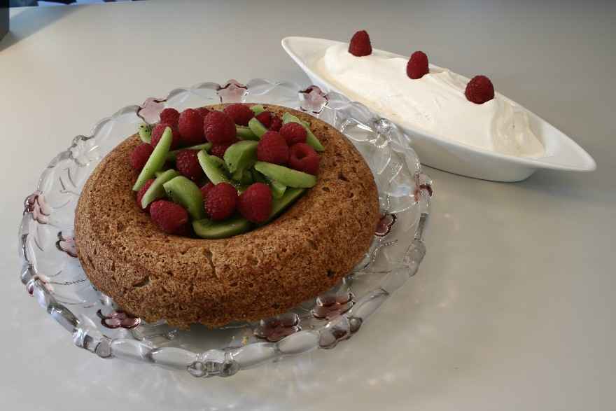 Dessert nøddekage med hindbær og softice ... klik for at komme tilbage