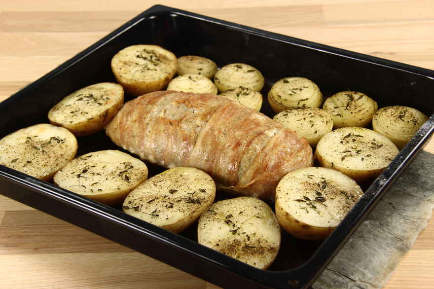 Farsbrød med bagte løg og kartofler ... klik for at komme tilbage