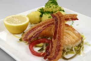 Smørfisk med porrekompot, sprød kartoffel og bacon
, billede 4