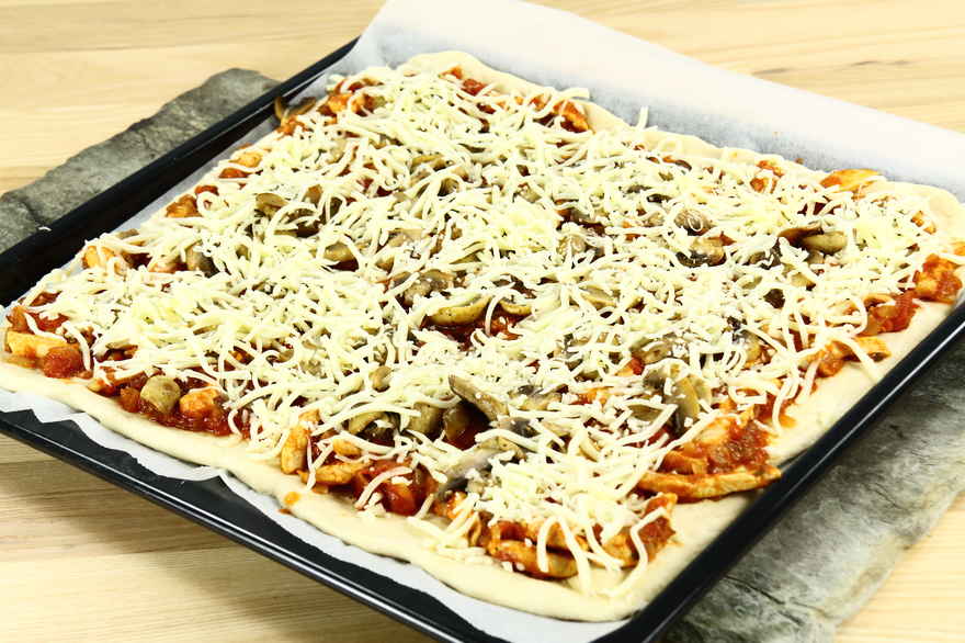 Kalkunpizza med tomatsauce ... klik for at komme tilbage