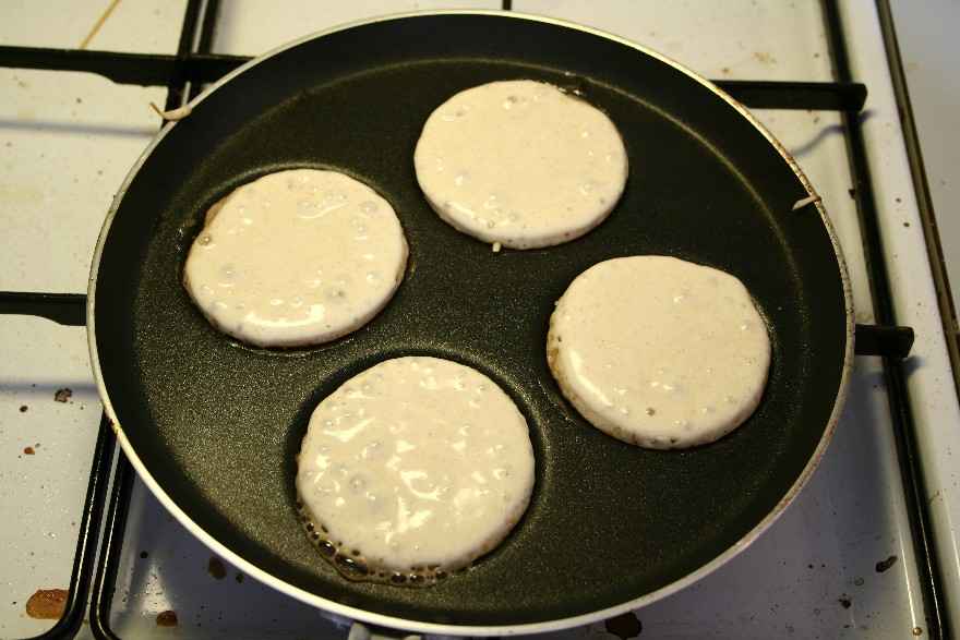 Blinis (uden gær) med stenbidderrogn, løg og creme fraiche ... klik for at komme tilbage